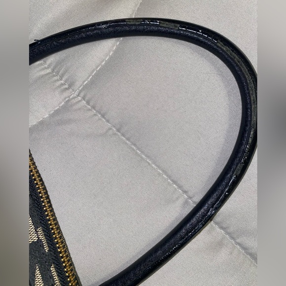 Authentic Michael Kors Satchel - Picture 16 of 16